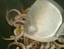 鱿鱼须的吃法 青红椒爆炒鱿鱼须在家做出大厨风味