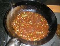 豌豆炸酱面家常做法 在家怎么做豌豆炸酱面？