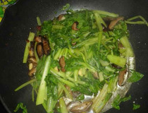 大青菜怎么炒好吃 加入香菇同炒清爽味道好