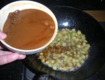 豌豆炸酱面家常做法 在家怎么做豌豆炸酱面？