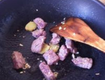 萝卜红烧牛肉的家常做法 家常土豆萝卜烧牛肉做法