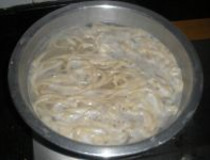 豌豆炸酱面家常做法 在家怎么做豌豆炸酱面？