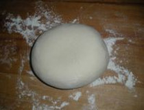 豌豆炸酱面家常做法 在家怎么做豌豆炸酱面？