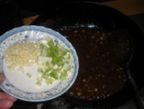 豌豆炸酱面家常做法 在家怎么做豌豆炸酱面？
