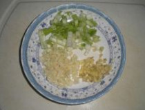 豌豆炸酱面家常做法 在家怎么做豌豆炸酱面？